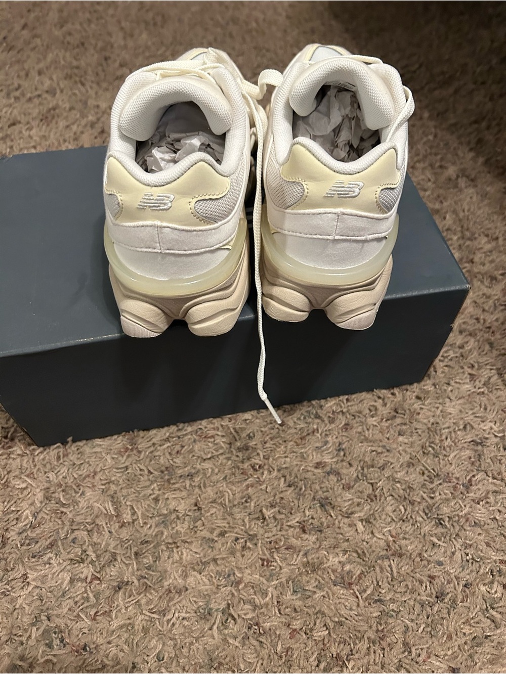 New Balance Women’s White Cream Retro-Style Athletic Sneakers-Kids 7= Women 9 - Picture 7 of 9